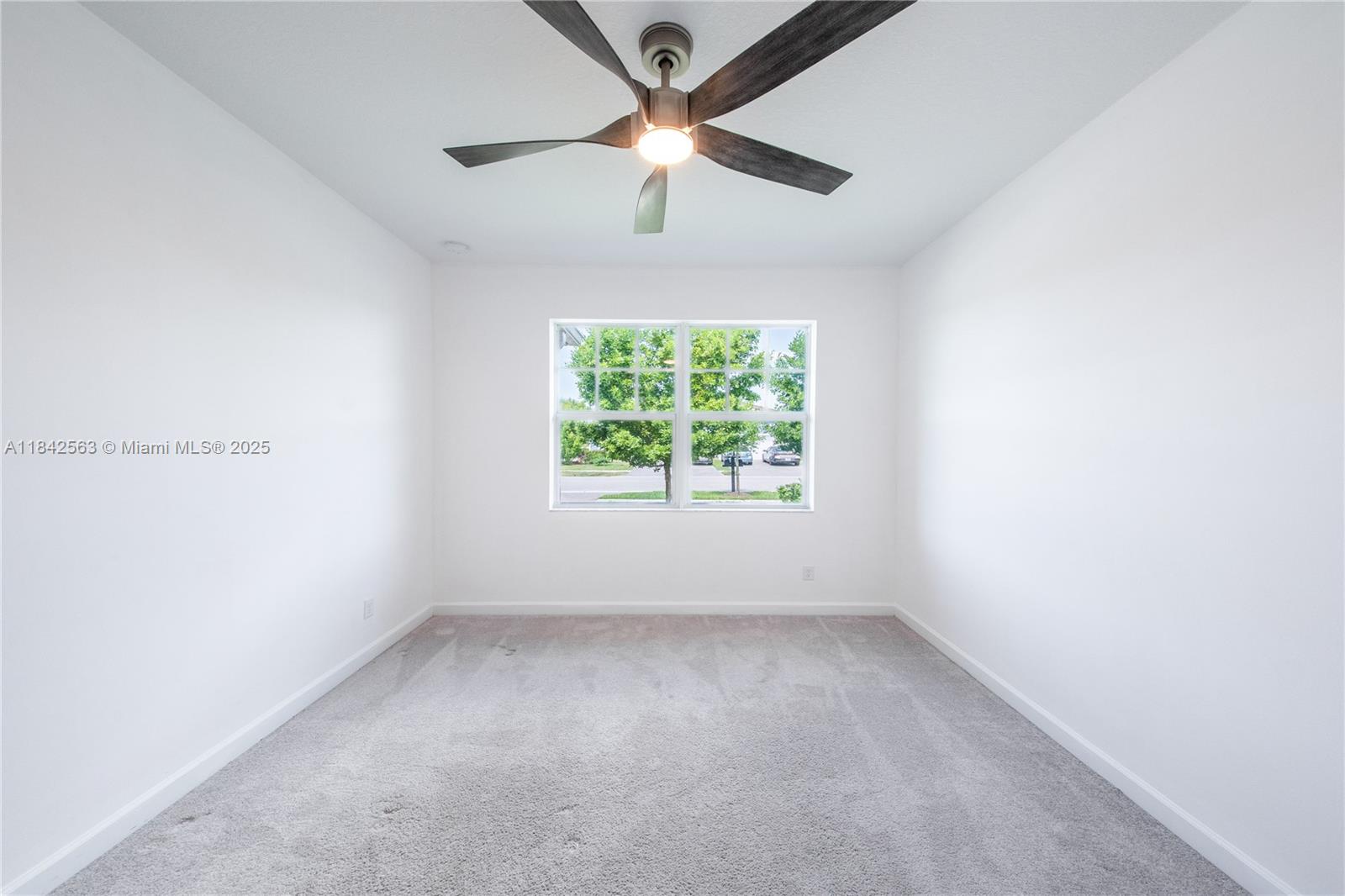 1274 3 / 2 1952 sq. ft. $ 2025-09-23 0 Photo