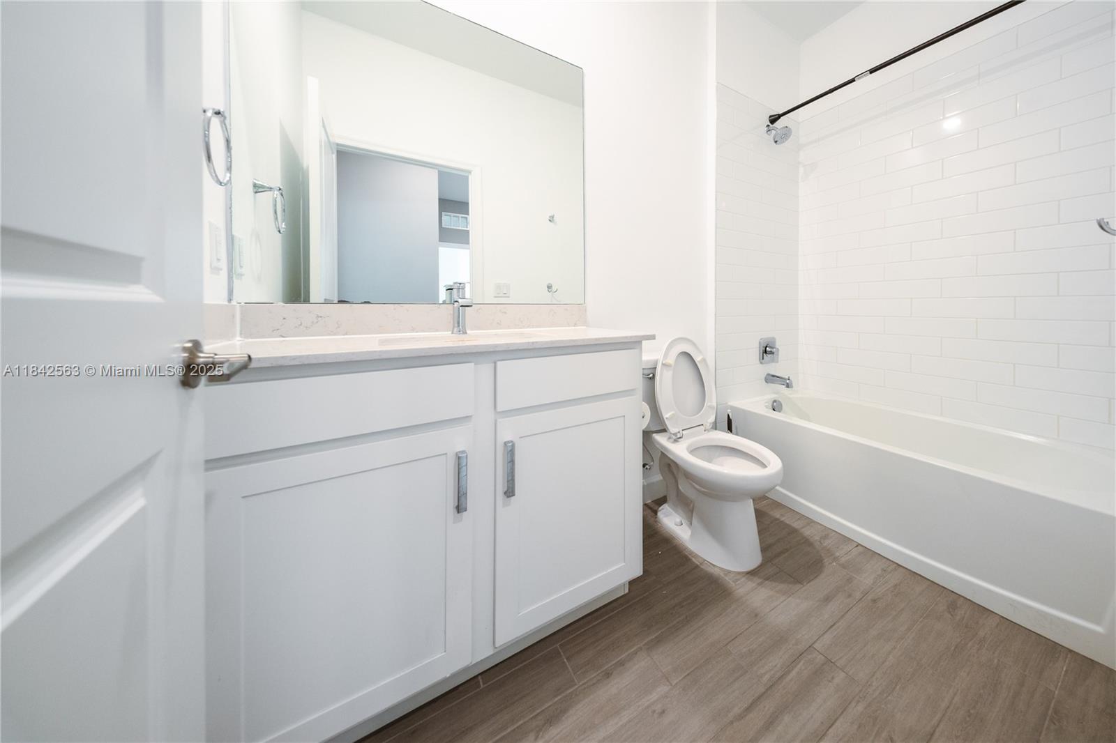 1274 3 / 2 1952 sq. ft. $ 2025-09-23 0 Photo