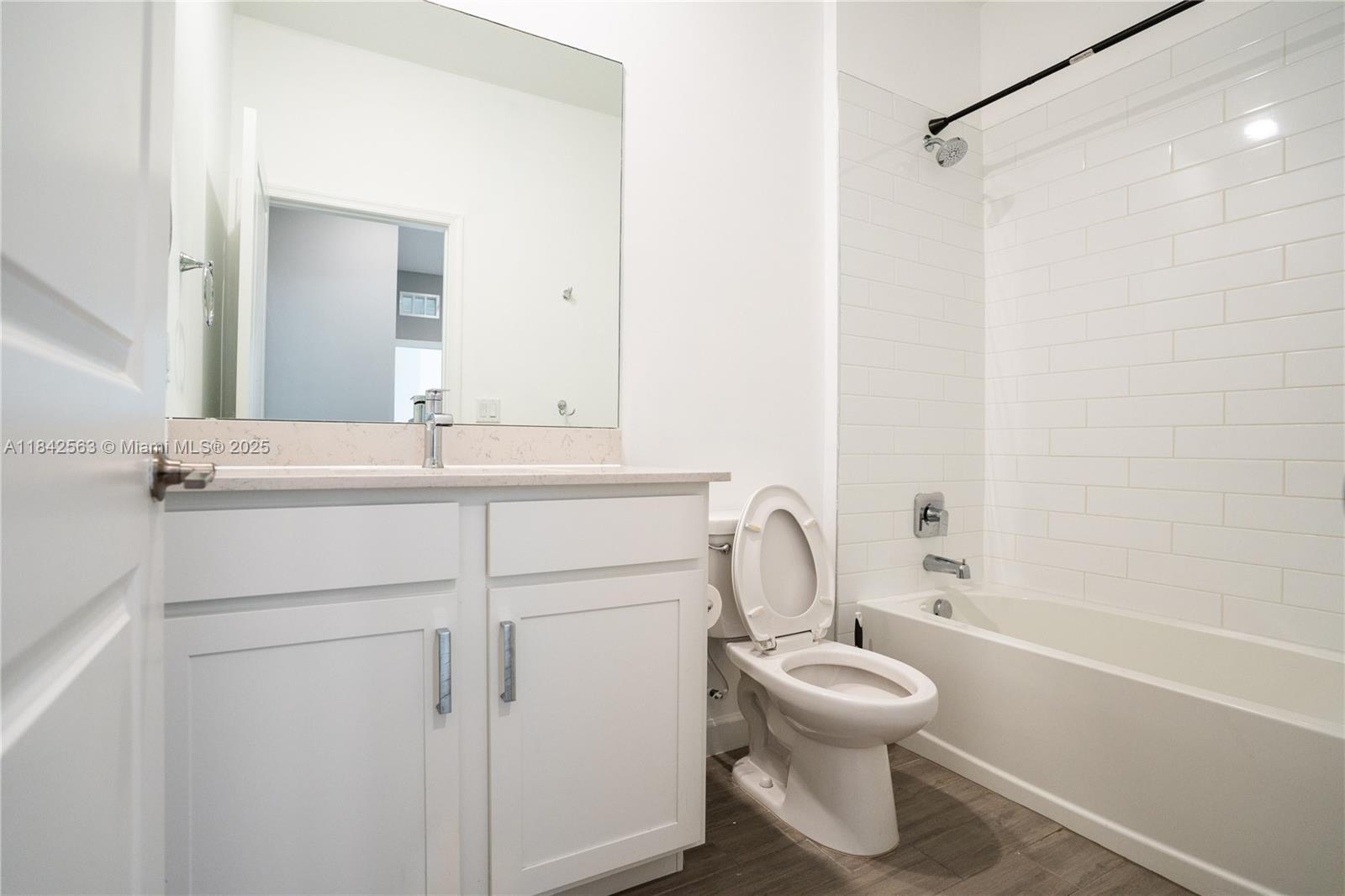 1274 3 / 2 1952 sq. ft. $ 2025-09-23 0 Photo