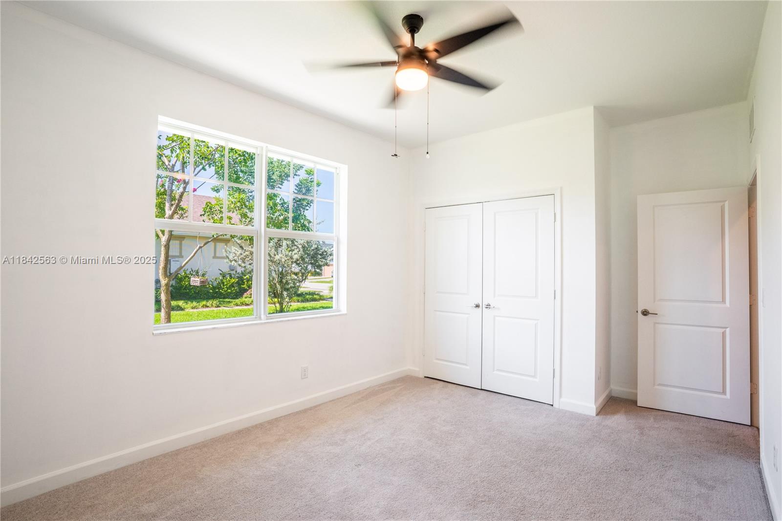 1274 3 / 2 1952 sq. ft. $ 2025-09-23 0 Photo