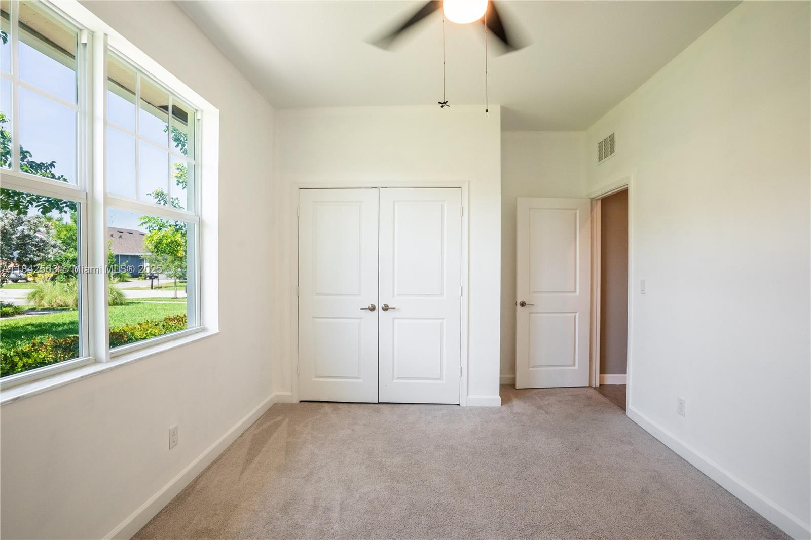 1274 3 / 2 1952 sq. ft. $ 2025-09-23 0 Photo