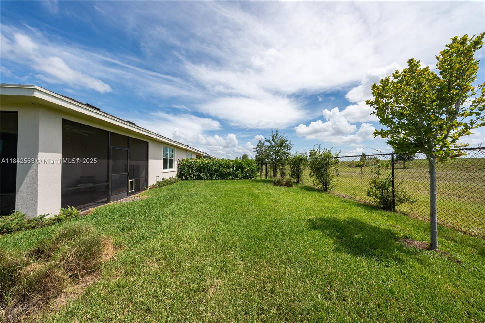 1274 3 / 2 1952 sq. ft. $ 2025-09-23 0 Photo