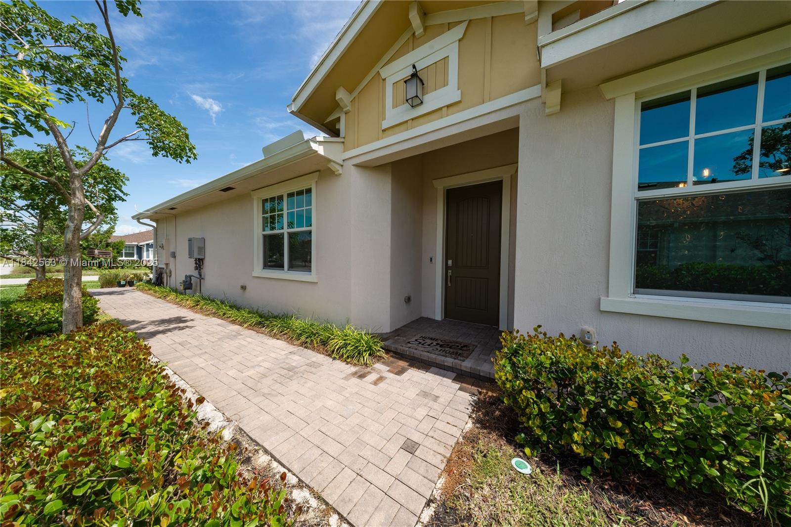 1274 3 / 2 1952 sq. ft. $ 2025-09-23 0 Photo