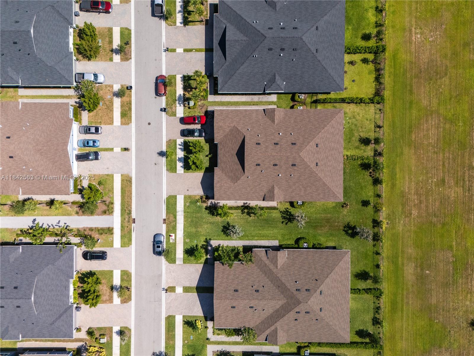 1274 3 / 2 1952 sq. ft. $ 2025-09-23 0 Photo