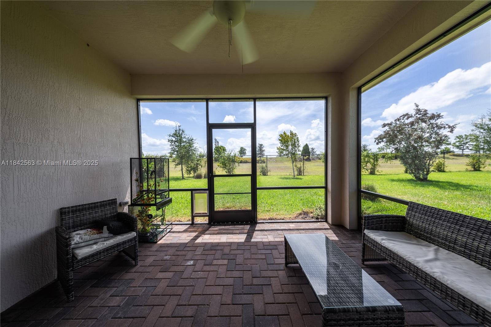 1274 3 / 2 1952 sq. ft. $ 2025-09-23 0 Photo