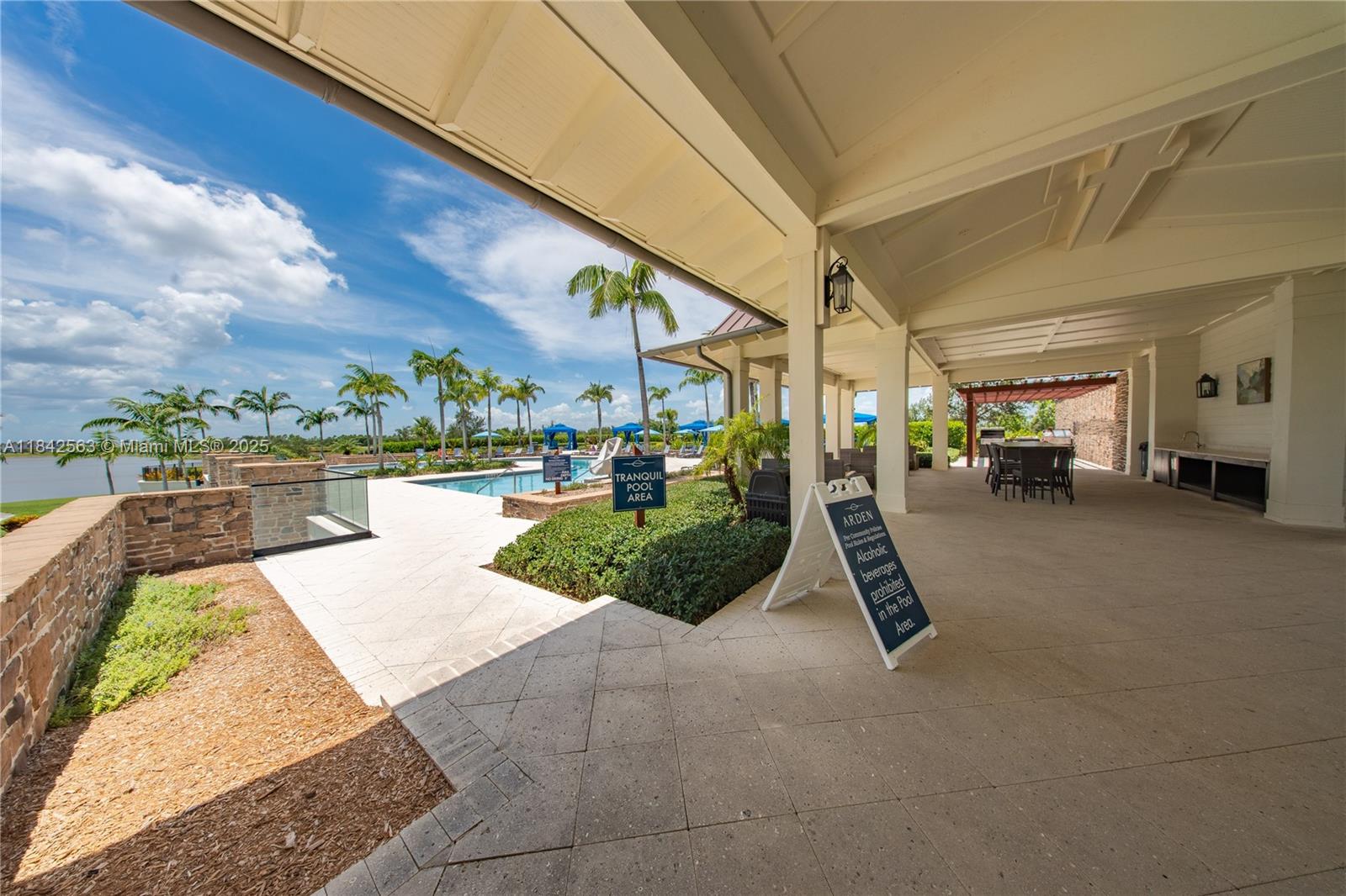1274 3 / 2 1952 sq. ft. $ 2025-09-23 0 Photo