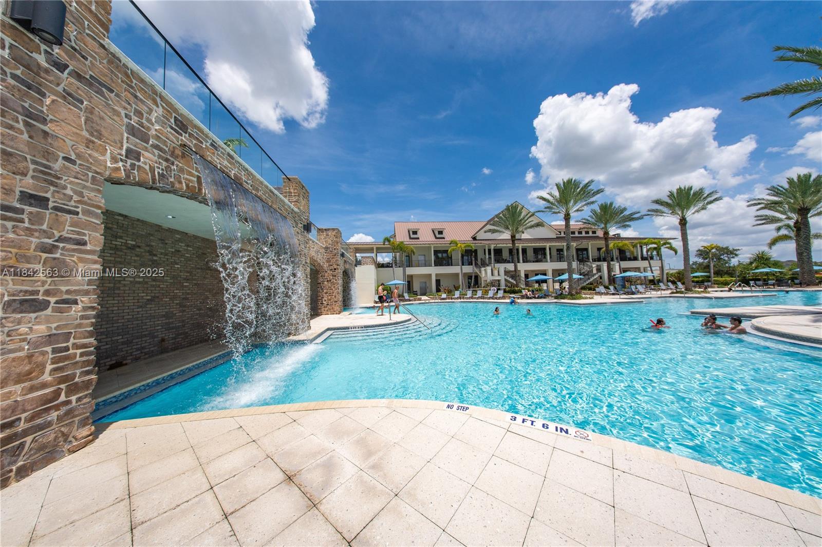 1274 3 / 2 1952 sq. ft. $ 2025-09-23 0 Photo