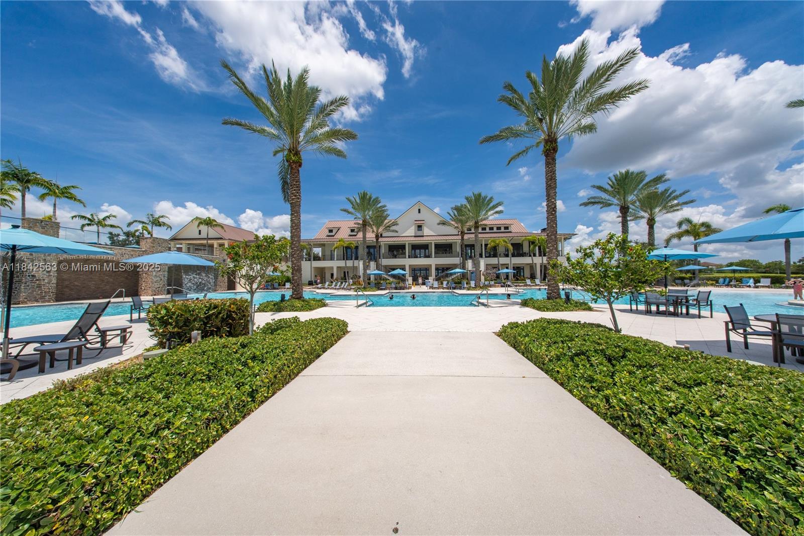 1274 3 / 2 1952 sq. ft. $ 2025-09-23 0 Photo