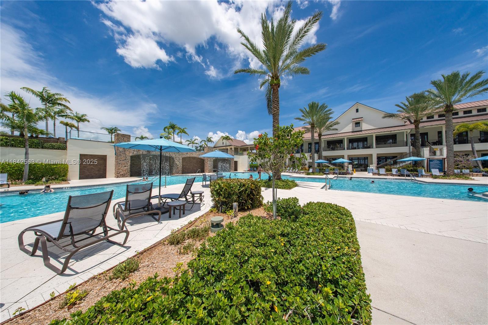 1274 3 / 2 1952 sq. ft. $ 2025-09-23 0 Photo