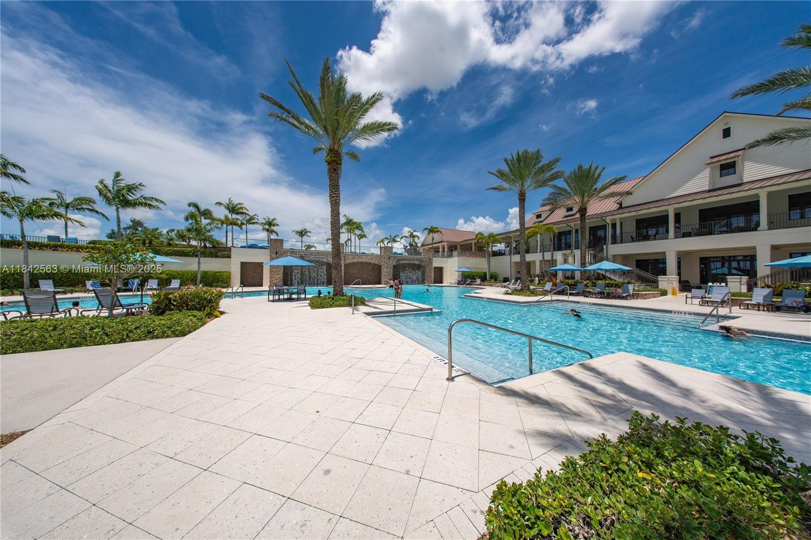 1274 3 / 2 1952 sq. ft. $ 2025-09-23 0 Photo