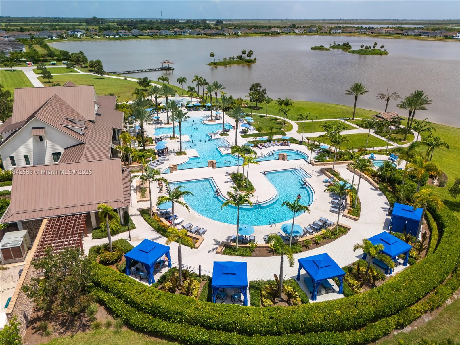 1274 3 / 2 1952 sq. ft. $ 2025-09-23 0 Photo