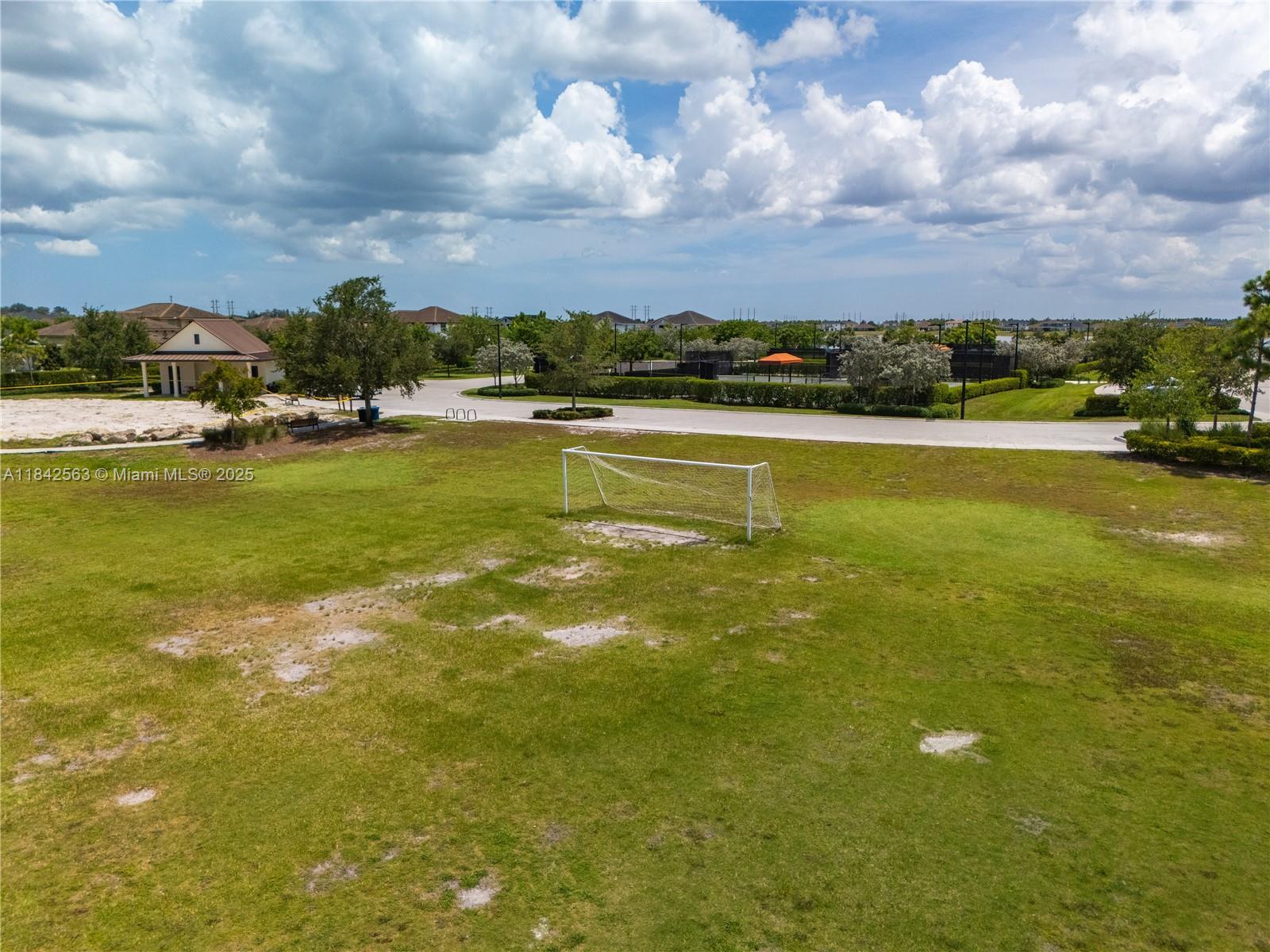 1274 3 / 2 1952 sq. ft. $ 2025-09-23 0 Photo