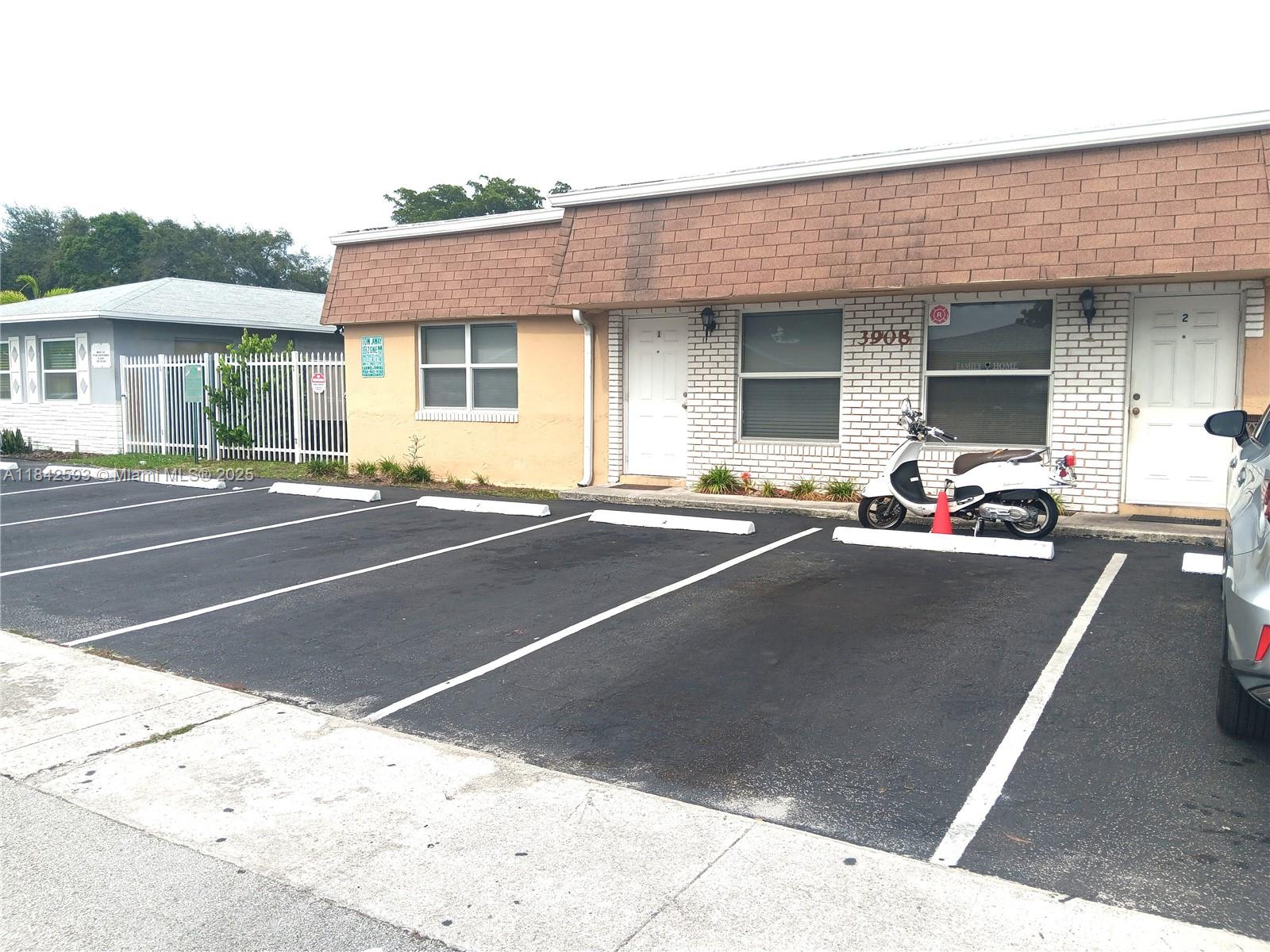 Ver detalles / 3892 sq. ft. $ 2025-07-17 0 foto
