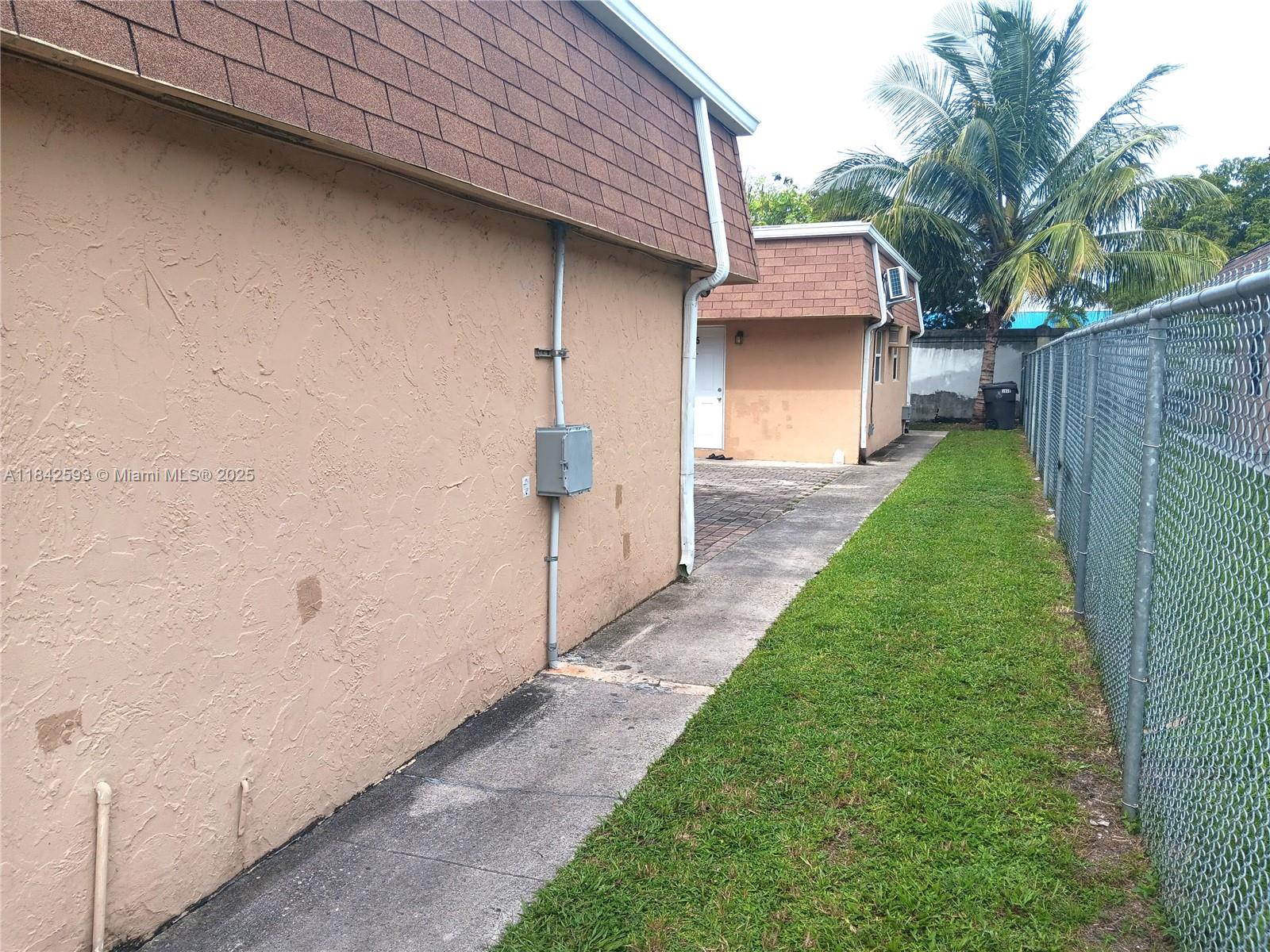 Ver detalles / 3892 sq. ft. $ 2025-07-17 0 foto