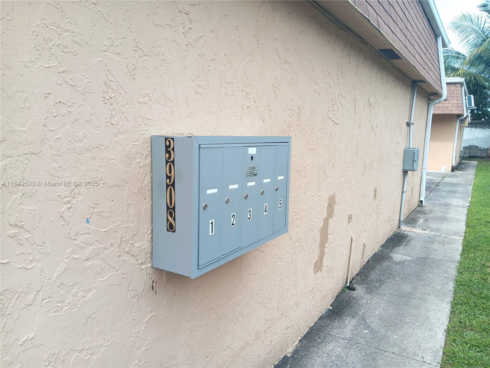 Ver detalles / 3892 sq. ft. $ 2025-07-17 0 foto