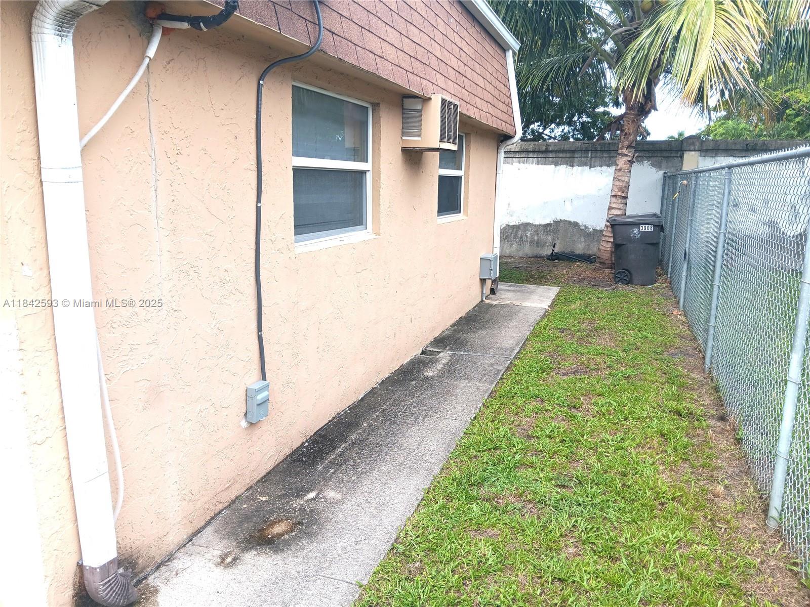 Ver detalles / 3892 sq. ft. $ 2025-07-17 0 foto
