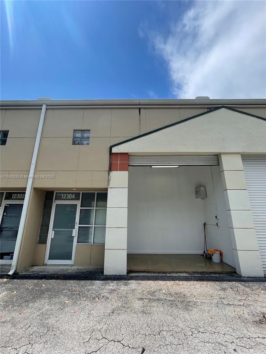 See details A-3 / sq. ft. $ 2025-07-17 0 Photo