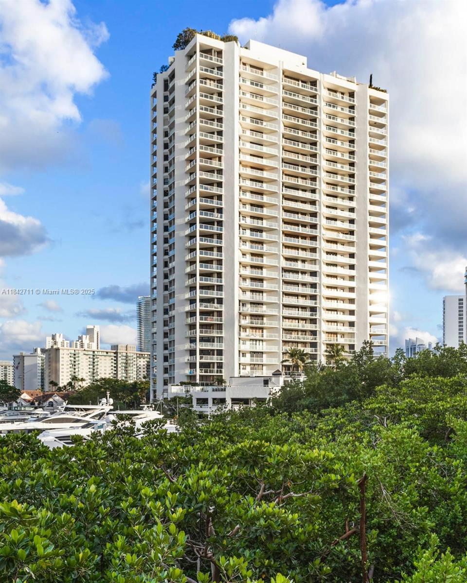 Photo of 19500 Turnberry Way #9D, Aventura, Florida, 33180 -