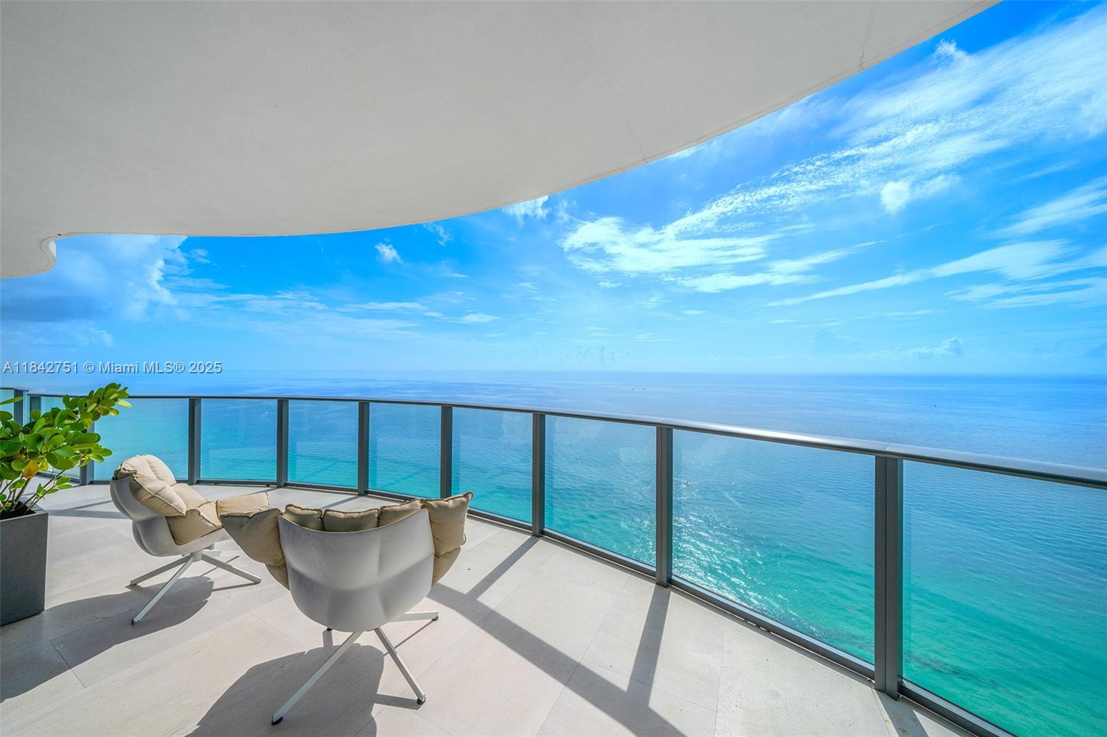 See details 38 4 / 6 4992 sq. ft. $ 2025-07-18 0 Photo