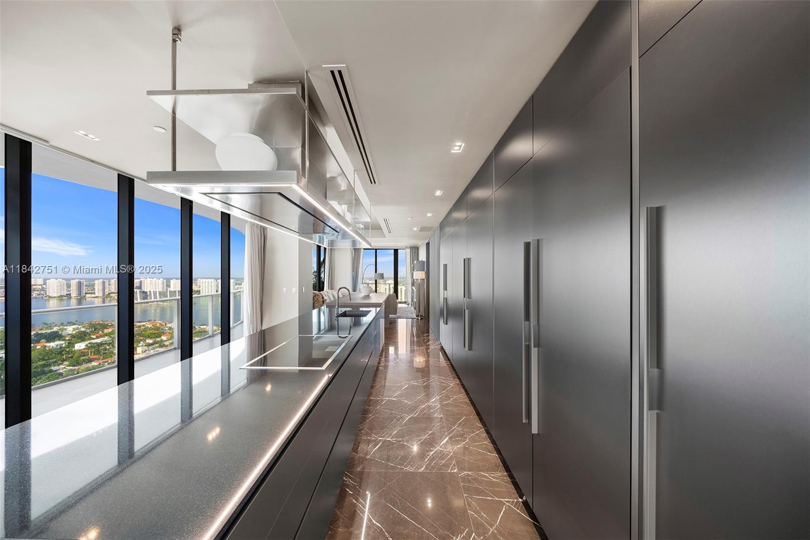 See details 38 4 / 6 4992 sq. ft. $ 2025-07-18 0 Photo