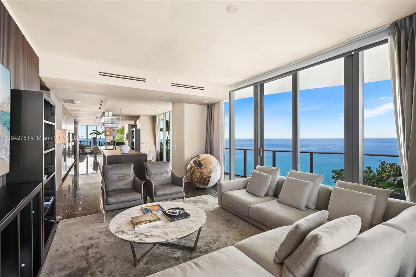 See details 38 4 / 6 4992 sq. ft. $ 2025-07-18 0 Photo