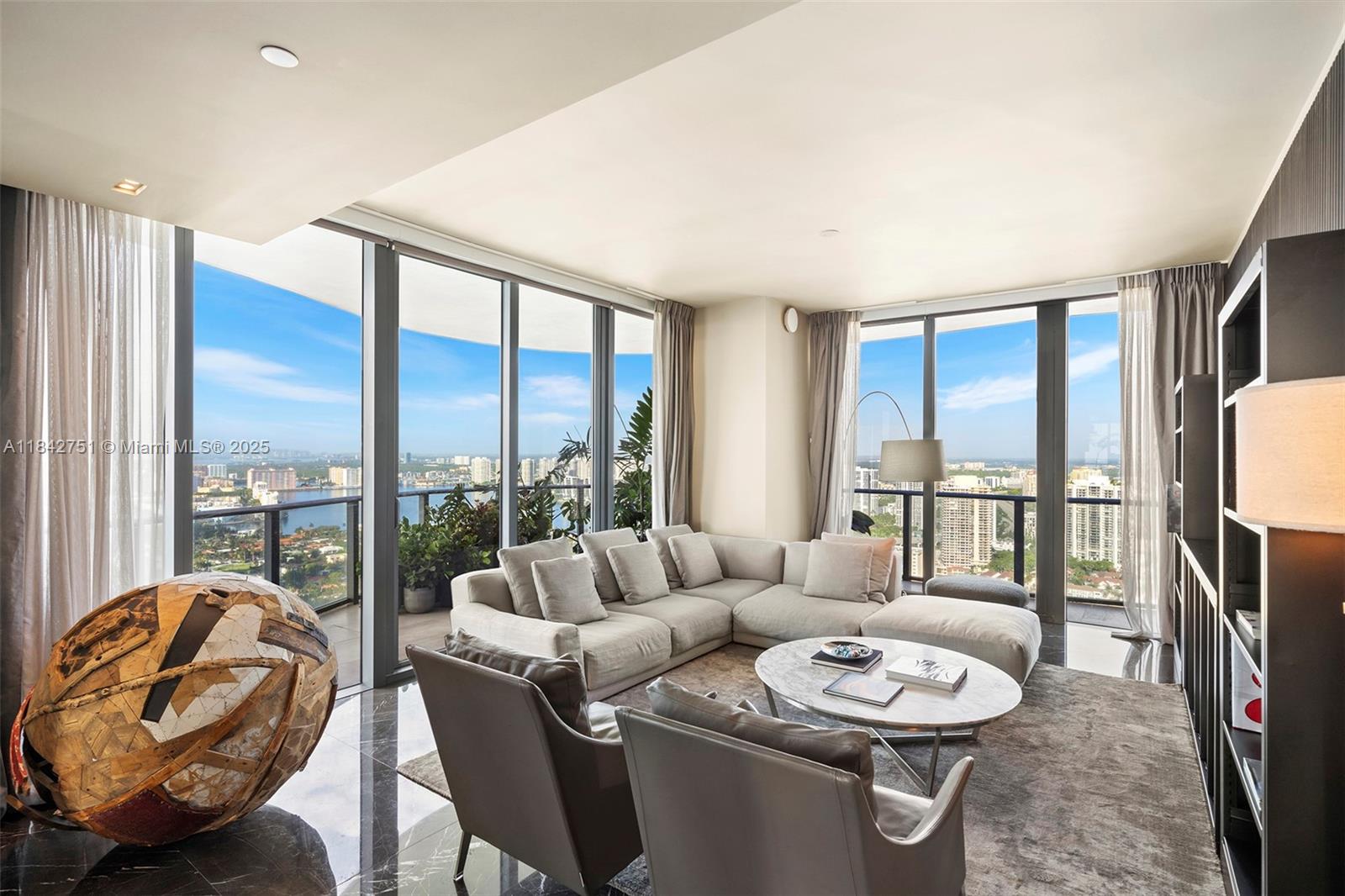 See details 38 4 / 6 4992 sq. ft. $ 2025-07-18 0 Photo