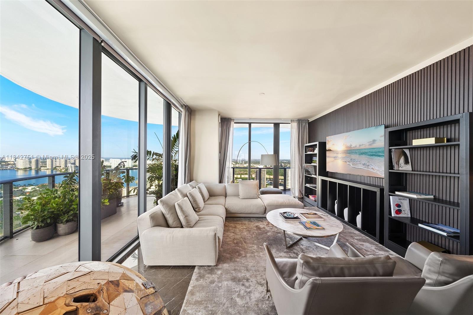See details 38 4 / 6 4992 sq. ft. $ 2025-07-18 0 Photo