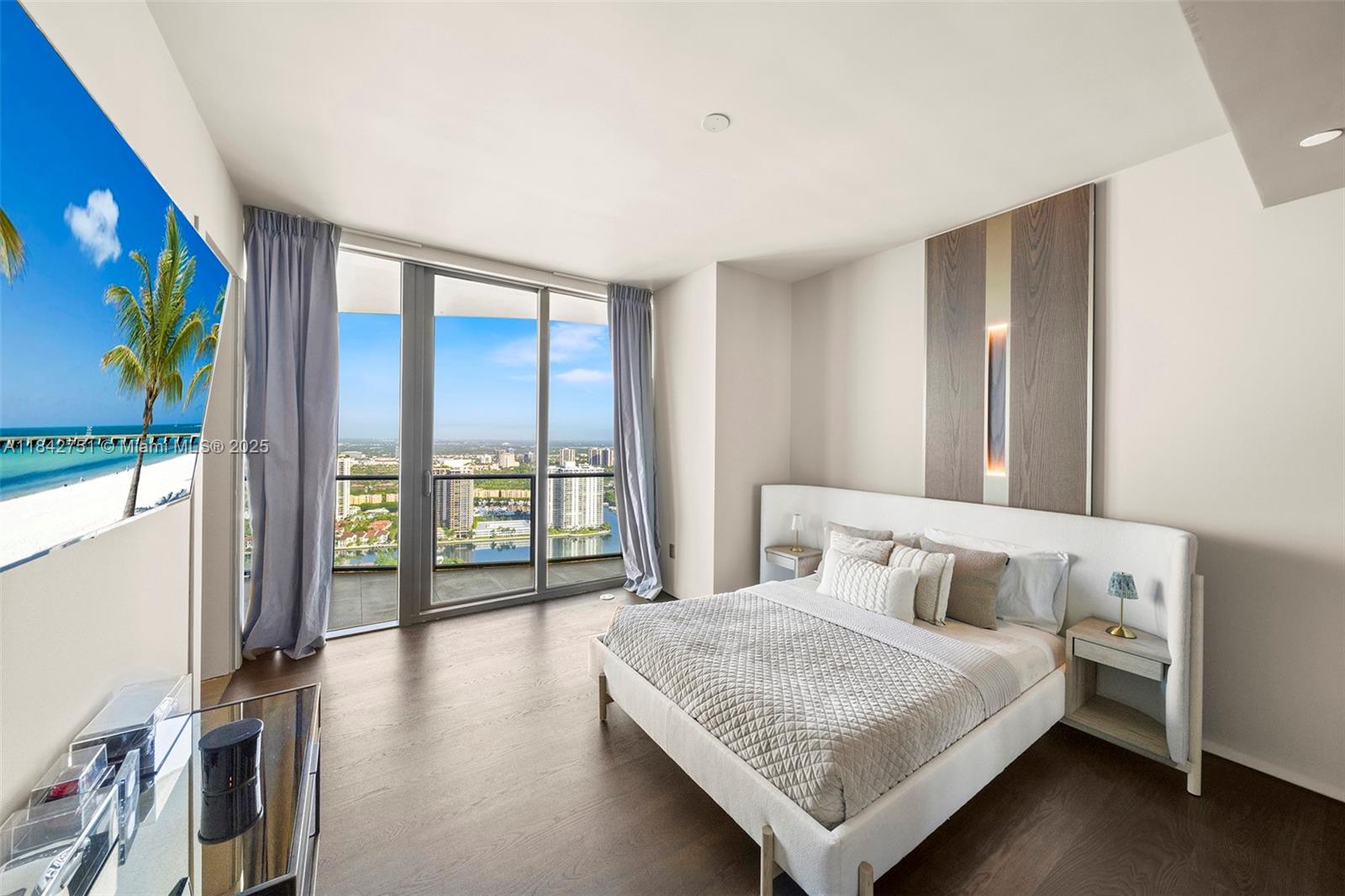 See details 38 4 / 6 4992 sq. ft. $ 2025-07-18 0 Photo