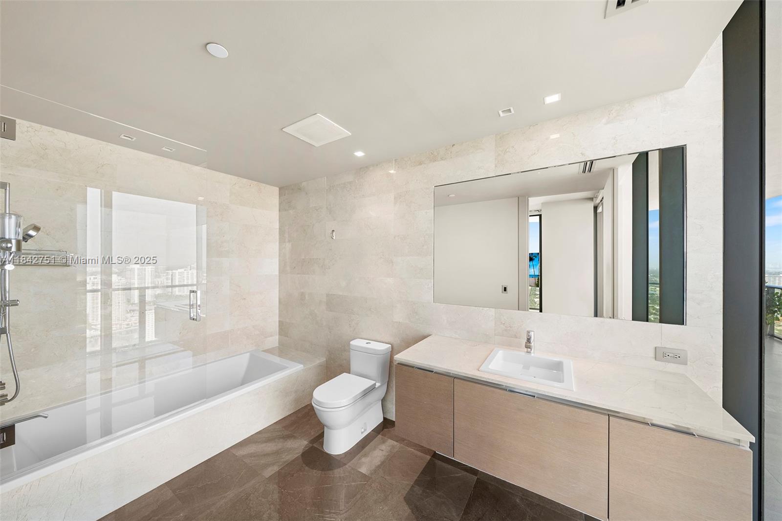 See details 38 4 / 6 4992 sq. ft. $ 2025-07-18 0 Photo