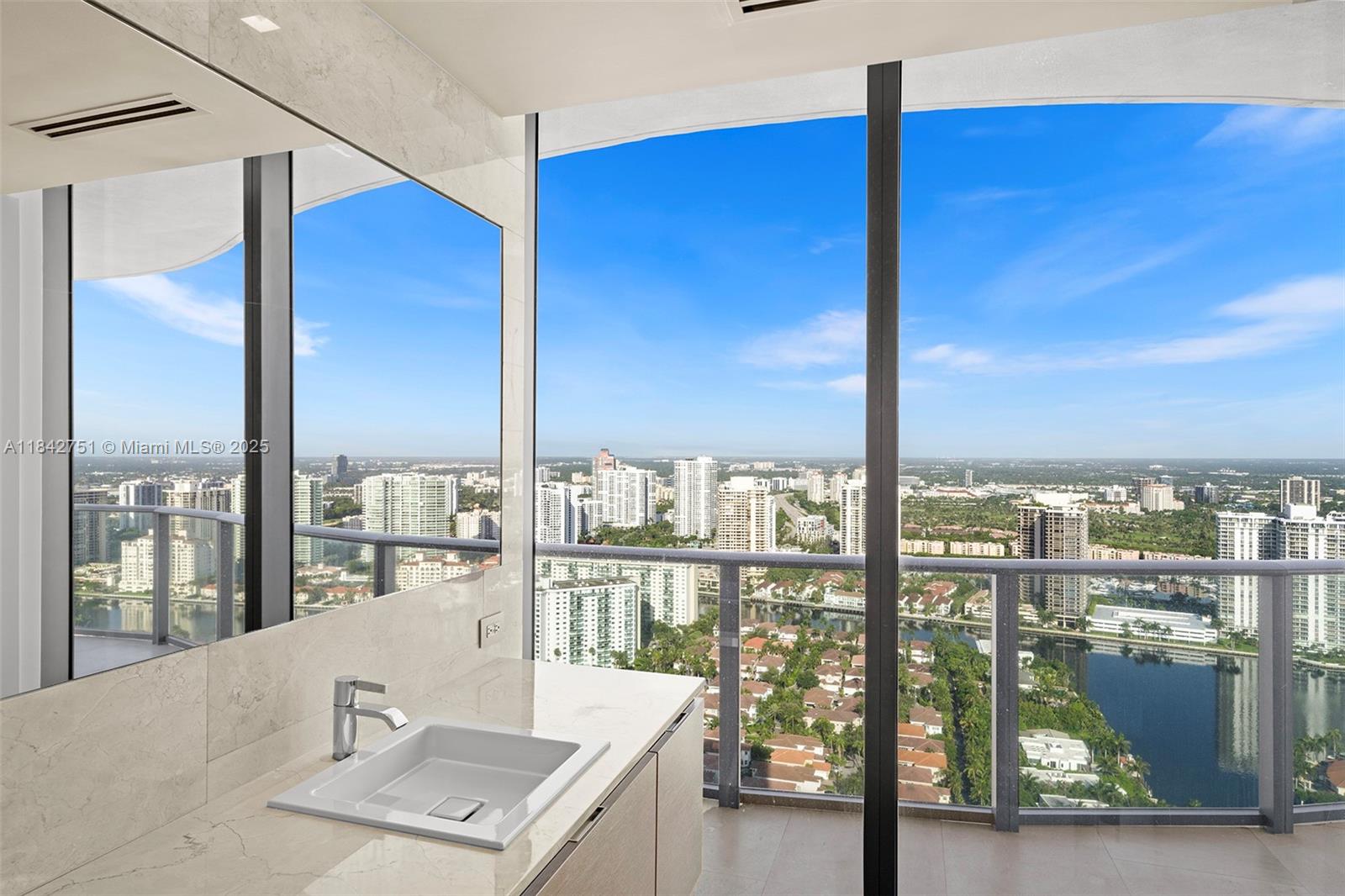 See details 38 4 / 6 4992 sq. ft. $ 2025-07-18 0 Photo