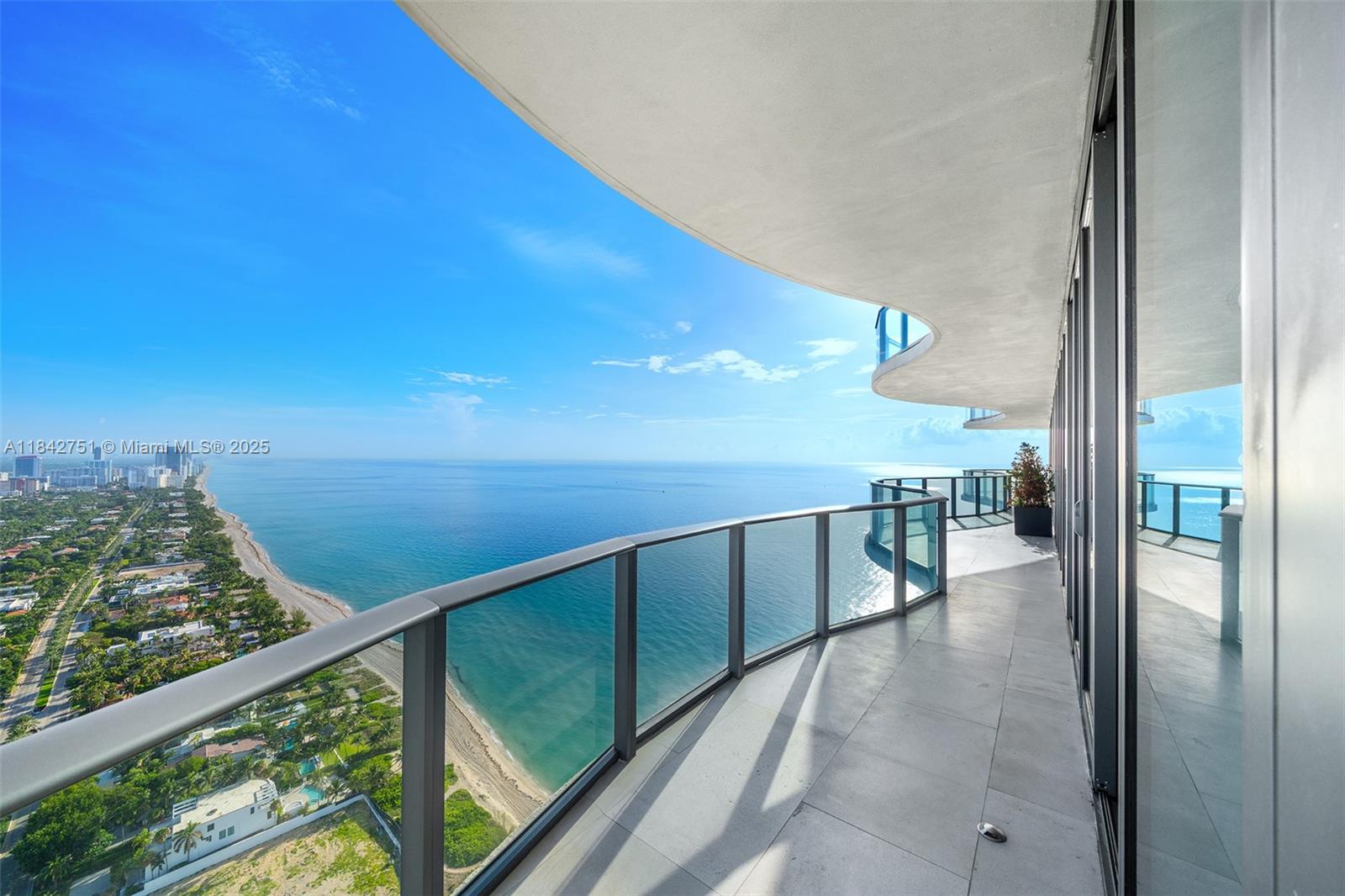 See details 38 4 / 6 4992 sq. ft. $ 2025-07-18 0 Photo