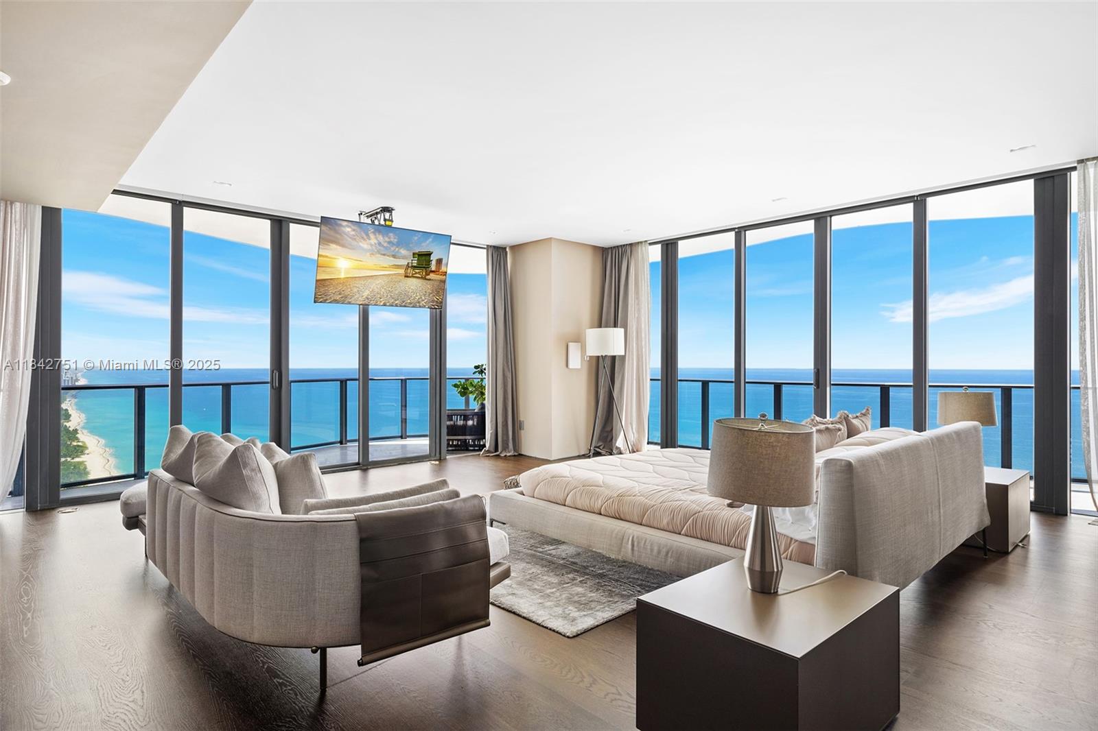See details 38 4 / 6 4992 sq. ft. $ 2025-07-18 0 Photo