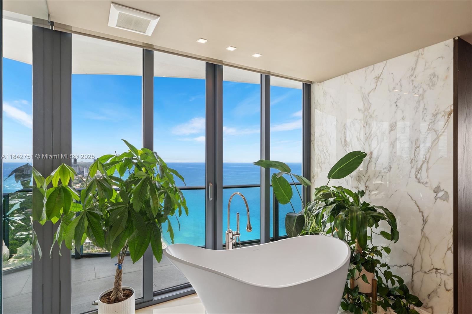 See details 38 4 / 6 4992 sq. ft. $ 2025-07-18 0 Photo