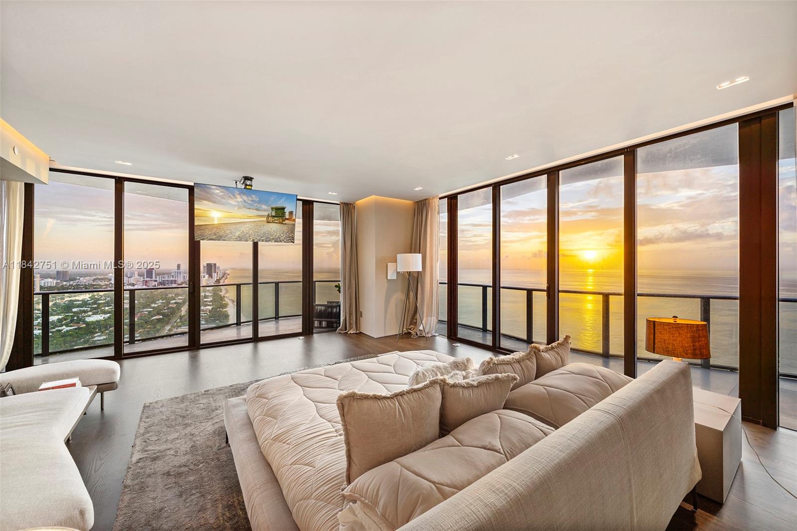 See details 38 4 / 6 4992 sq. ft. $ 2025-07-18 0 Photo