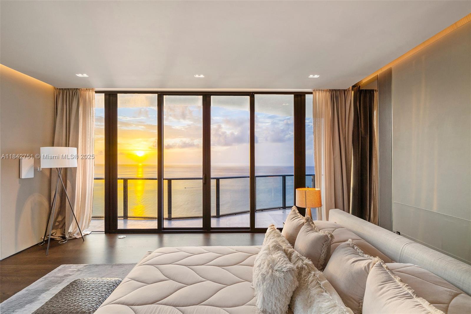 See details 38 4 / 6 4992 sq. ft. $ 2025-07-18 0 Photo
