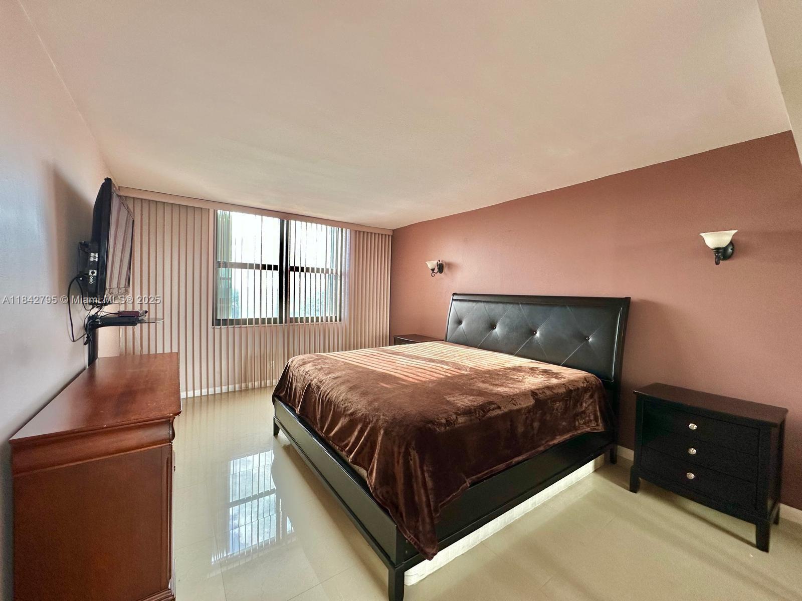 Photo of 2401 Ocean Dr  #707, Hollywood, Florida, 33019 - 