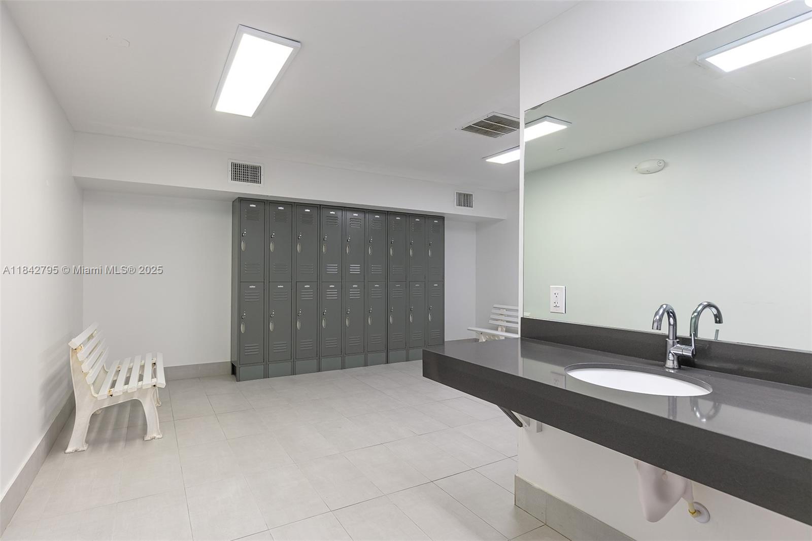 Photo of 2401 Ocean Dr  #707, Hollywood, Florida, 33019 - 