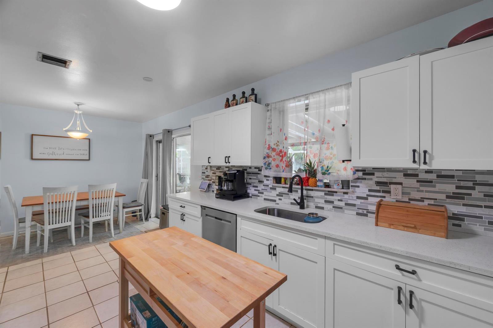 Ver detalles 5107 3 / 2 1400 sq. ft. $ 2026-06-05 0 foto