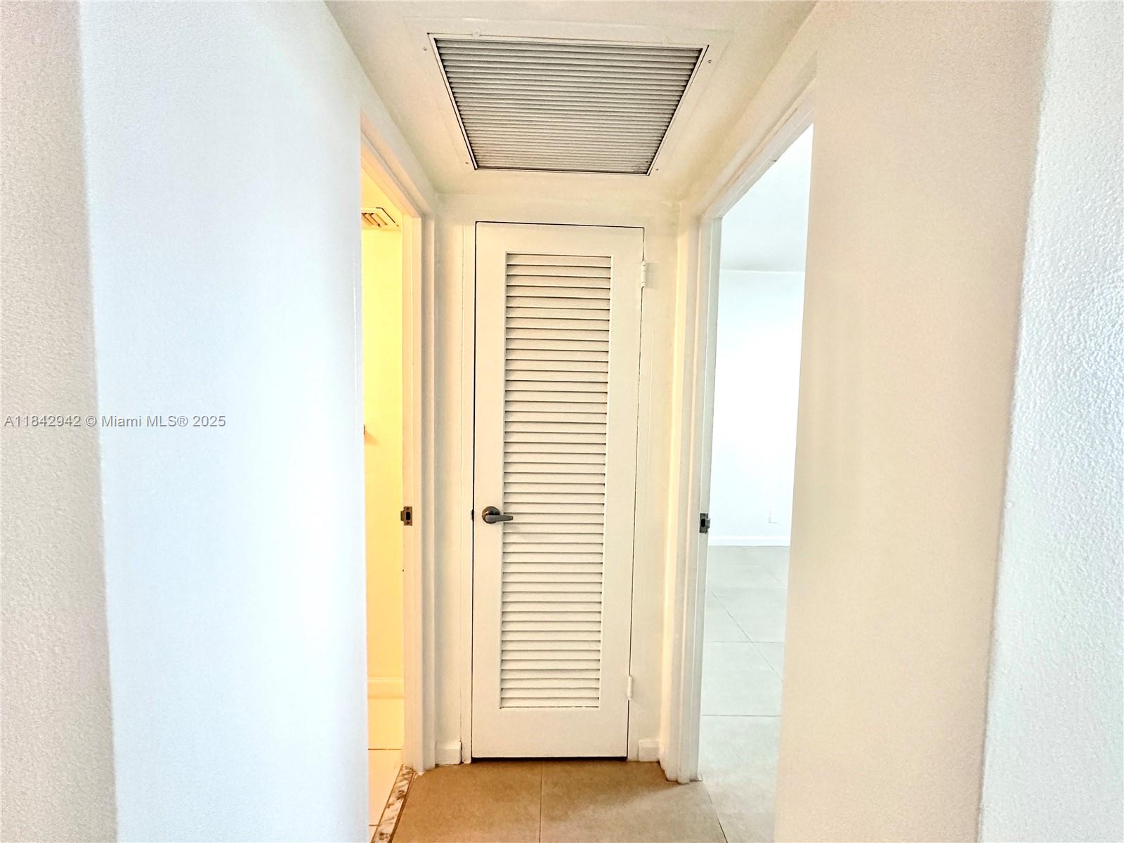 Photo of 3000 Ocean Dr  #1208, Hollywood, Florida, 33019 - 