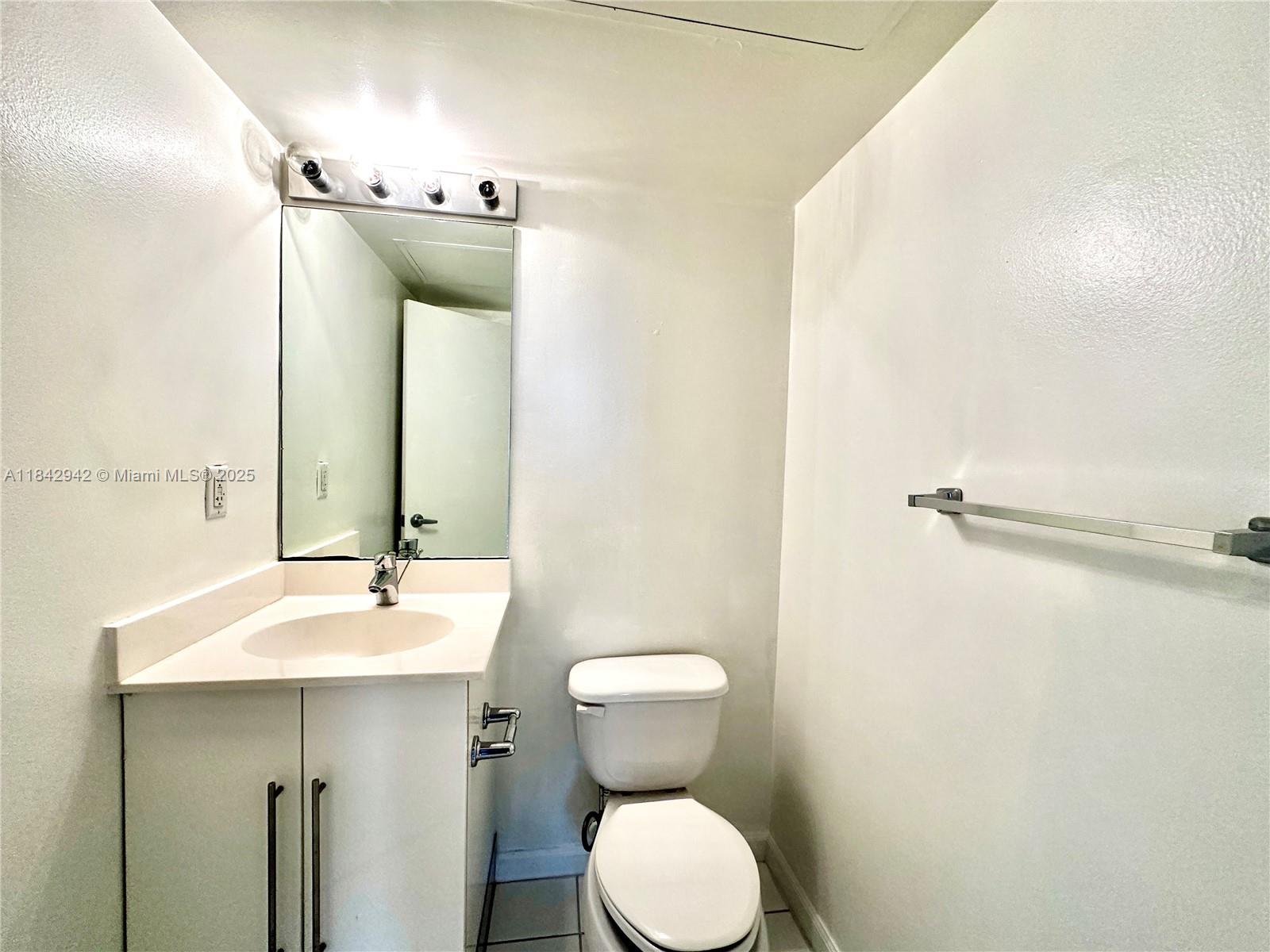 Photo of 3000 Ocean Dr  #1208, Hollywood, Florida, 33019 - 
