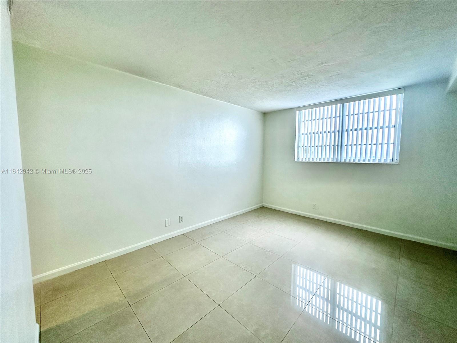 Photo of 3000 Ocean Dr  #1208, Hollywood, Florida, 33019 - 