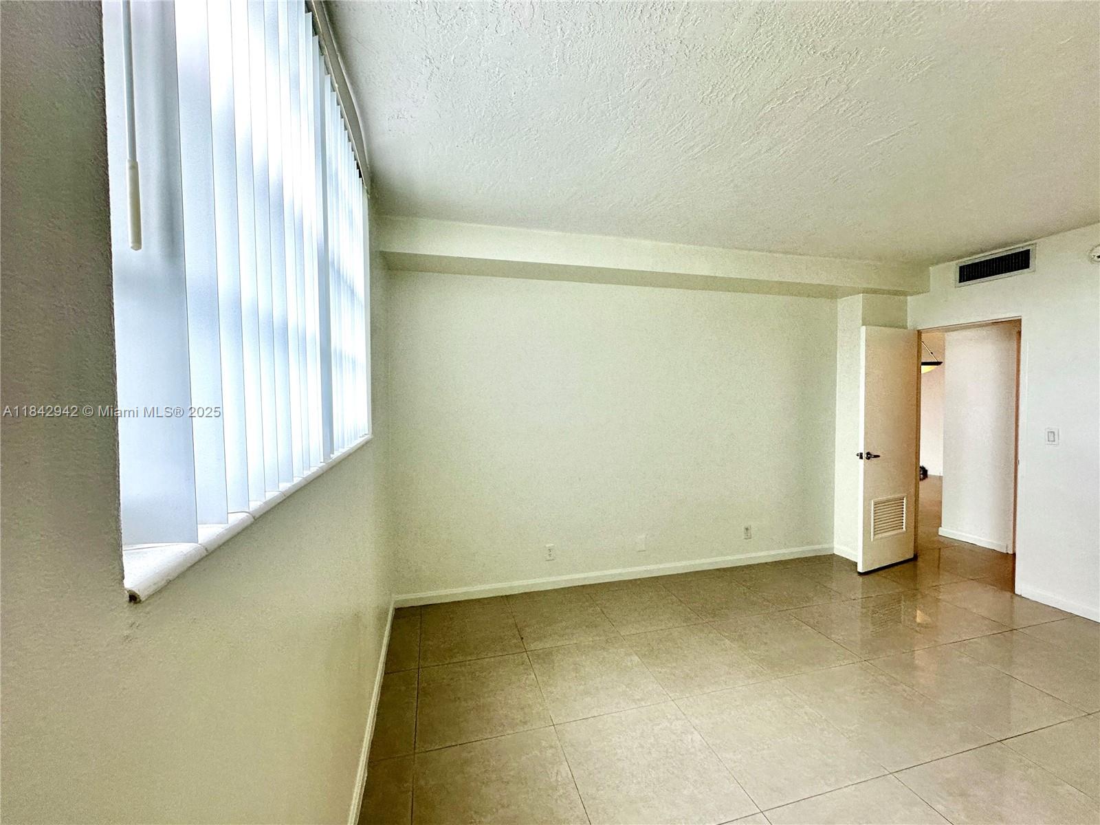 Photo of 3000 Ocean Dr  #1208, Hollywood, Florida, 33019 - 