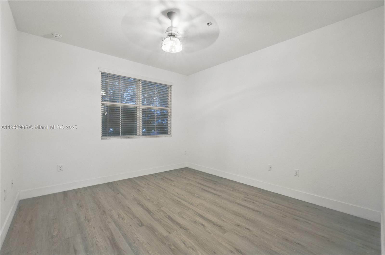 See details 2851 3 / 3 1536 sq. ft. $ 2025-07-18 0 Photo