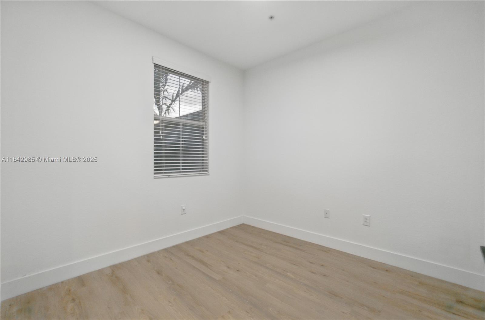 See details 2851 3 / 3 1536 sq. ft. $ 2025-07-18 0 Photo