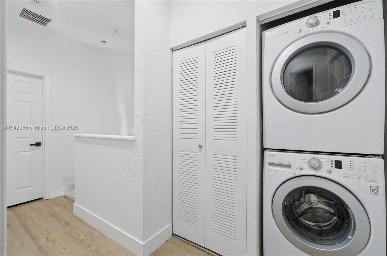 See details 2851 3 / 3 1536 sq. ft. $ 2025-07-18 0 Photo