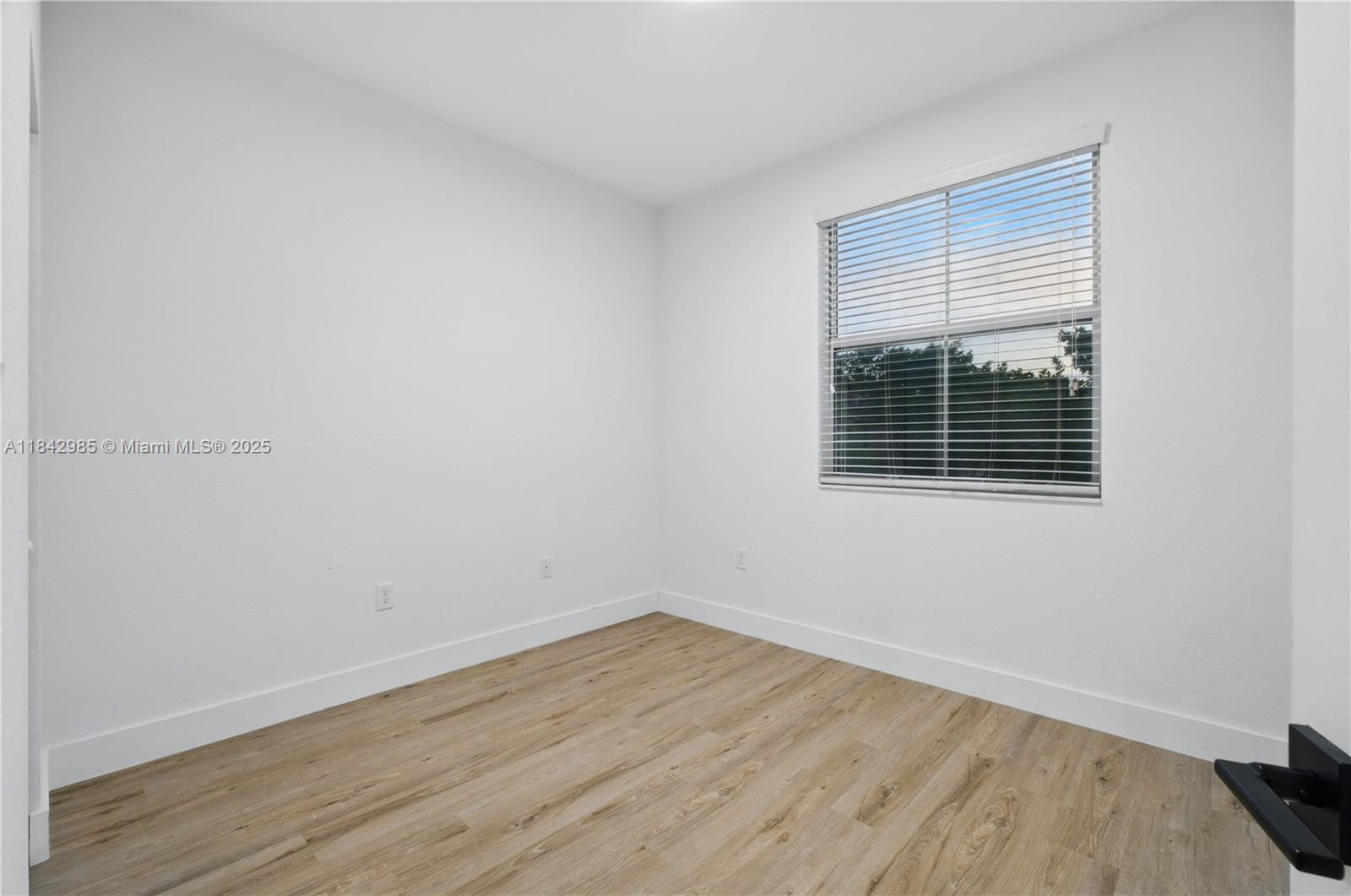 See details 2851 3 / 3 1536 sq. ft. $ 2025-07-18 0 Photo