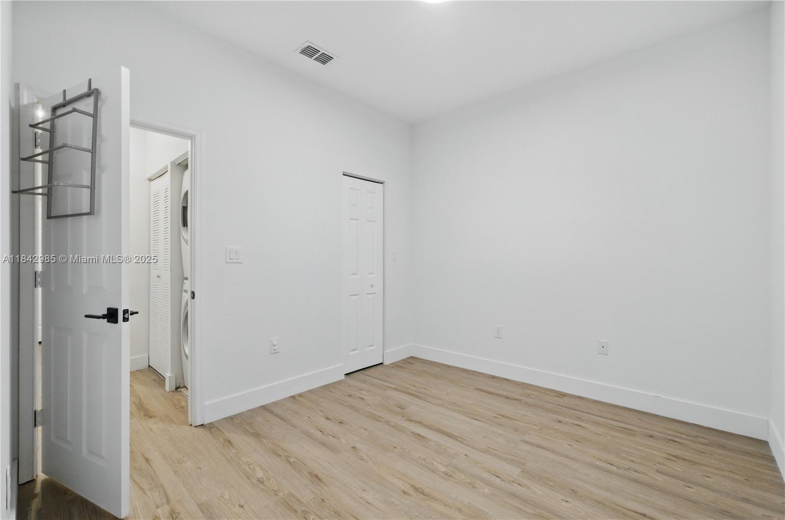 See details 2851 3 / 3 1536 sq. ft. $ 2025-07-18 0 Photo