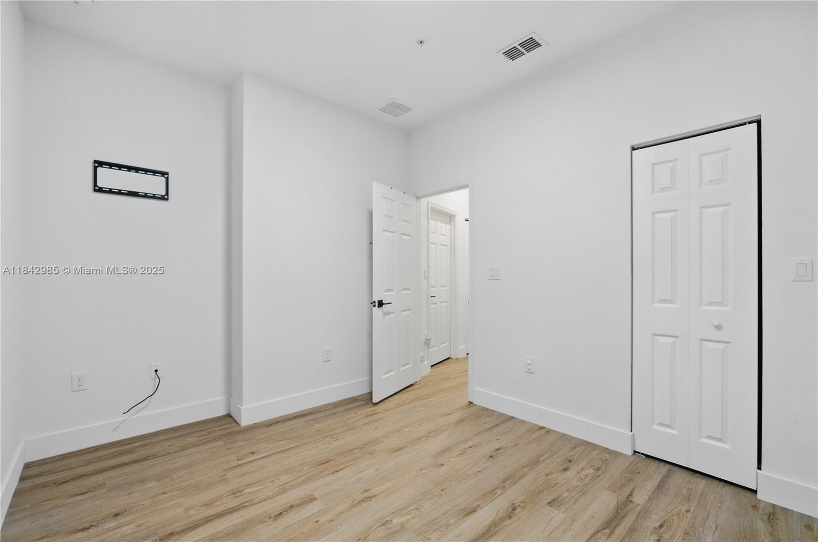 See details 2851 3 / 3 1536 sq. ft. $ 2025-07-18 0 Photo