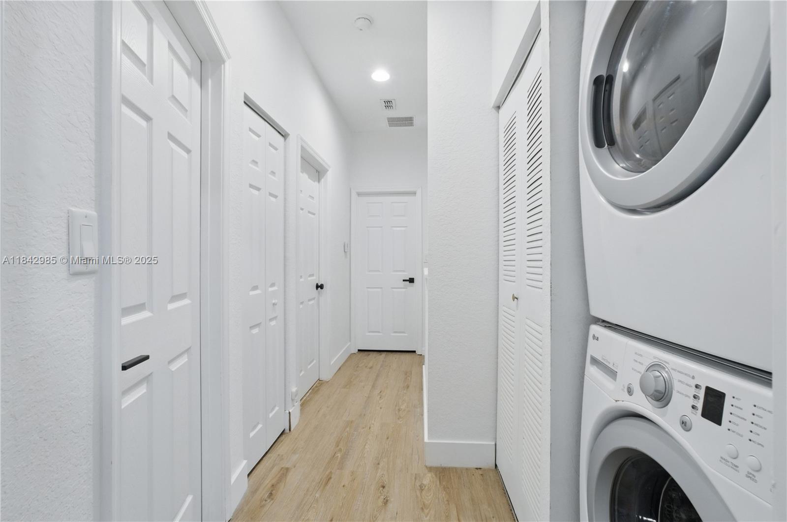 See details 2851 3 / 3 1536 sq. ft. $ 2025-07-18 0 Photo