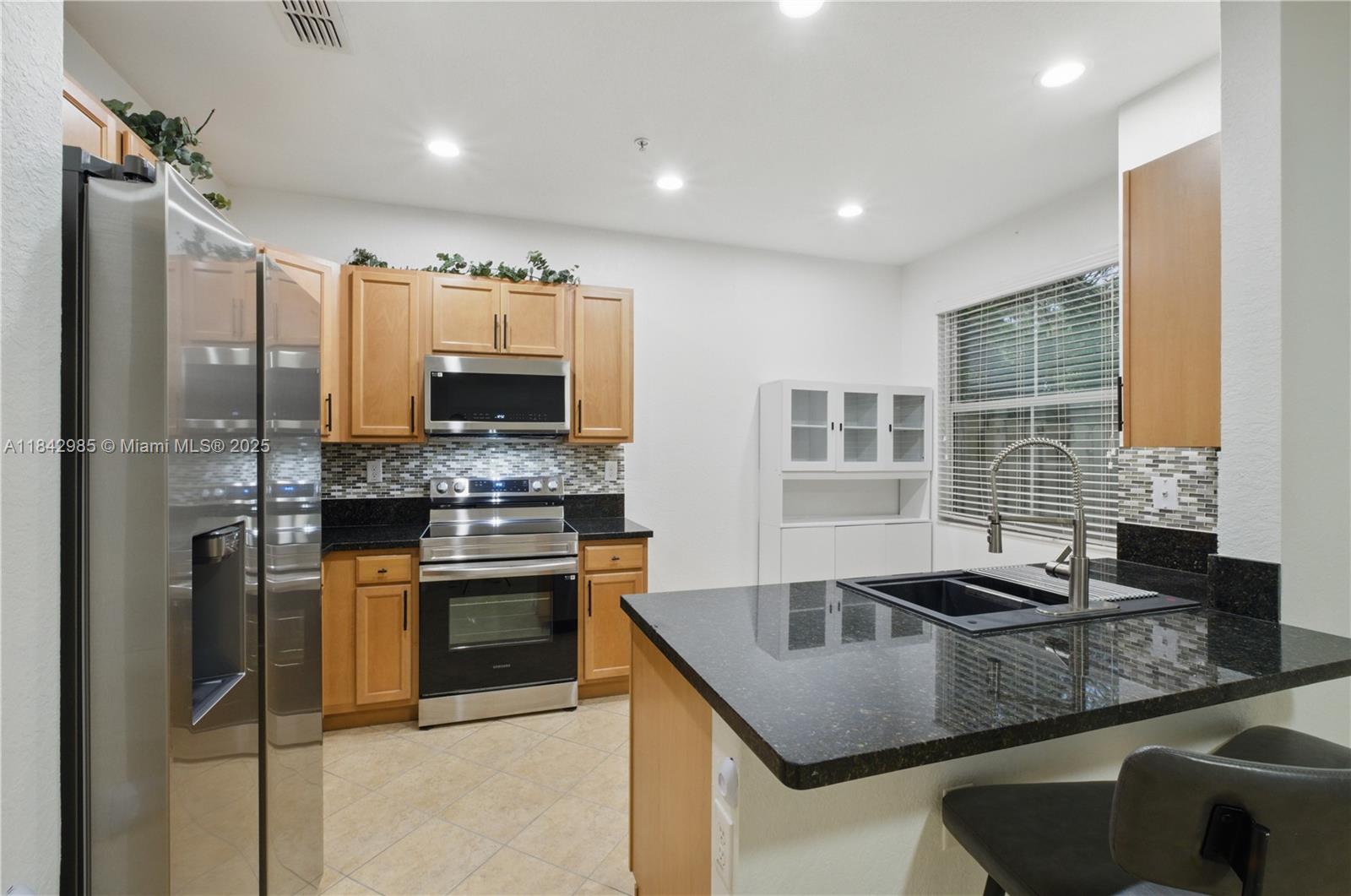 See details 2851 3 / 3 1536 sq. ft. $ 2025-07-18 0 Photo